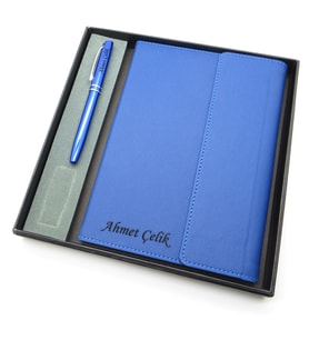 Signator® Codex  N137 Kişiye Özel Defterli Set - İsme Özel Mavi Kalem + İsme Özel Mavi Defter  İsme Özel Kutusunda Hediyelik Set (Karışık)