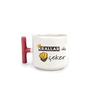 Krallar Da Nah Çeker Baskılı Kırmızı Kulplu T Kupa - Komik Hediye Bardak Fincan Mug