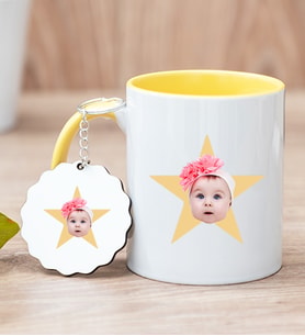 Kişiye Özel Pembe Yıldız Kafa Fotoğraflı Sarı Kupa Bardak ve Anahtarlık