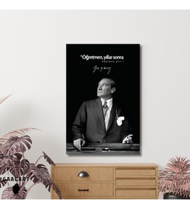 Tekli Dikey Kanvas Makam Panosu Atatürk Sözleri Öğretmen, yıllar sonra ödülünü alır.