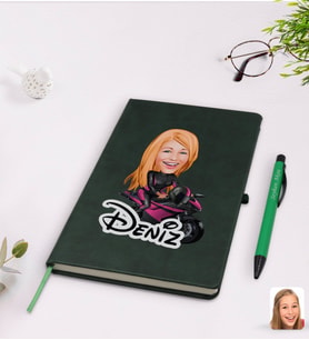 BK Gift Kişiye Özel Kadın Motorcu Karikatürlü Yeşil Termo Deri Defter Kalem Seti Model 1