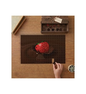 Çikolataya Düşen Çilek Tasarımı 240 parça Ahşap Puzzle Ahşap Kutuda MP01753