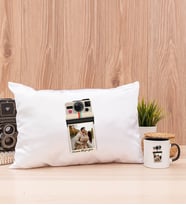 Kişye Özel Polaroid Tasarım Fotoğraflı Dikdörtgen Yastık ve Siyah Kupa