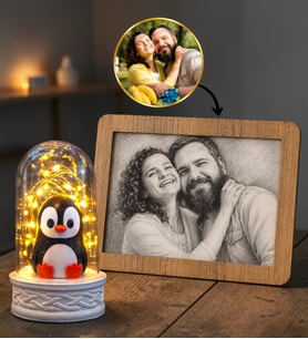 Kişiye Özel Karakalem Fotoğraflı Çerçeve ve Led Işıklı Penguenli Fanus Hediye Seti