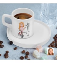 BK Gift Kişiye Özel Sunum Tabaklı Kadın Bisiklet Sürücüsü Karikatürlü Kahve Fincanı-5, Sevgiliye Hediye, Aileye Hediye, Arkadaşa Hediye