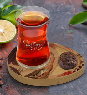 BK Gift Kişiye Özel Çiçekler Tasarımlı Doğal Ahşap Tabaklı Heybeli Çay Bardağı Sunum Seti Model 3