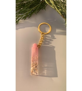 İ Harfi Epoksi İçine Pembe Renk Deniz Kabuğu Süslemeli Gold Aksesuarlı Anahtarlık El Yapımı