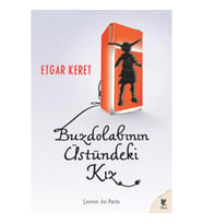 Buzdolabının Üstündeki Kız