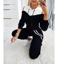 Kadın Siyah Beyaz Kapüşonlu Omuz Dekolteli Eşofman Takımı - Viskon Sweatshirt ve Jogger Alt İkili Takım - S