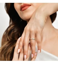 Goldium 14 Ayar Altın Mineli Ortası Taşlı Yüzük (Sarı)