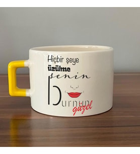 Hiçbir Şeye Üzülme Senin Burnun Güzel Baskılı Sarı Kulplu C Fincan