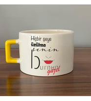 Hiçbir Şeye Üzülme Senin Burnun Güzel Baskılı Sarı Kulplu C Fincan