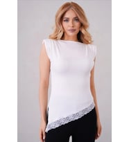Kadın Omuzları Vatkalı Dantel Detay Asimetrik Kesim Penye Bluz 26024