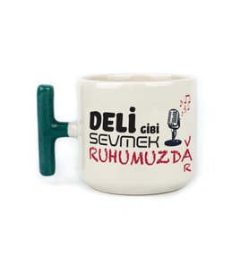 Deli Gibi Sevmek Ruhumuzda Var Baskılı Yeşil Kulplu T Kupa
