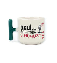 Deli Gibi Sevmek Ruhumuzda Var Baskılı Yeşil Kulplu T Kupa