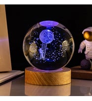 Aya Çıkan Astronot Tasarım Cam Küre