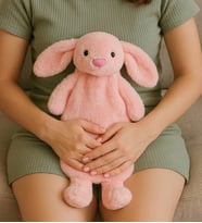 Pembe Tavşan Figürlü Peluş Su Torbası Kılıfı Sevimli ve Yumuşak Kılıf