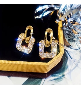 Şık ve Kaliteli Taşlı Kare Kadın Küpesi (Gold)