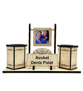 Kişiye Özel Salıncaklı Ahşap Masa İsimliği (Akçaağaç Rengi )