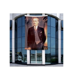 Siyah - Beyaz Mustafa Kemal Atatürk Silüeti ve İmza Poster Bayrak Raşel Kumal 4x6 metre ATA29