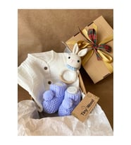 Organik Yenidoğan Bebek Hediye Seti  Amigurumi Tavşan Çıngırak, Müslin Tulum & Triko Patik (Ekru)