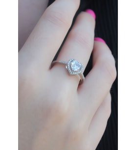 Gümüş Renk Zirkon Taşlı Kalp Model Charm Pirinç Kadın Yüzük