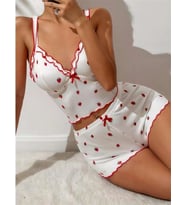 Amora Secret Beyaz Üstüne Çilek Desenli Fitilli Askılı Şortlu Pijama Takımı