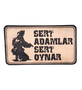 SERT ADAMLAR SERT OYNAR  Deri PEÇ - Arma - Askeri Patch (Krem)