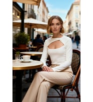 Kadın Bluz Cut Out Detaylı Vücuda Oturan Uzun Kol Yumuşak Tuşeli Esnek Örme Ribana Büzgü Şık
