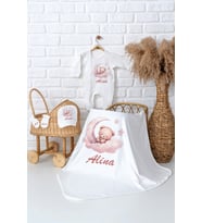 Pia Baby Premium  %100 Pamuk İsme Özel Kız Bebek Battaniye Tulum Hastane Çıkışı Hediye Seti 5006-05 (Ekru)