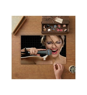 Mikrofon Tutan Kadın Tasarımı 240 parça Ahşap Puzzle Ahşap Kutuda MP00936