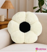 Dekoratif Çiçek Şeklinde Peluş Yastık 40 cm – Yumuşak ve Konforlu Tasarım (Ekru-Siyah)