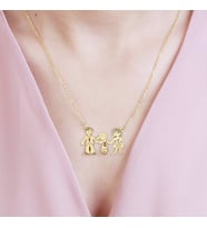Vaoov 925 Ayar Gümüş Üç Figürlü Aile Kolyesi / Kız Çocuk (Gold)