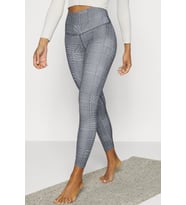 Nike Yoga High Rise 7/8 Length Tight Kadın Nakış Swooshlu İç Yan Cepli Yüksek Bel Tayt Beyaz Siyah