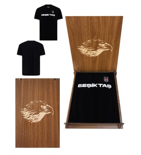 Beşiktaş Lisanslı Yazılı Logolu Siyah T-Shirt Kartal Ahşap Kutulu