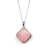 Pembe Kuvars Doğal Taş Piramit Model Kolye