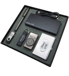 Signator® Caritas  Kişiye Özel Set - 10000 mAh Powerbank  + Saatli Çakmak + 32Gb. Usb Bellek + Roller Kalem + Anahtarlık + Kartvizitlik  İsme Özel Hediyelik Set (Karışık)