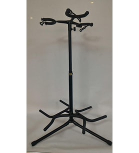 Cremonia STG103 3'lü Çoklu Gitar Standı (Aksesuar)  Üç Adet Gitar İçin Güvenli Yerleştirme Alanı, Çizilmeyi Önleyen Kauçuk Destekler ve Sahne/Stüdyo Kullanımına Uygun Yapı