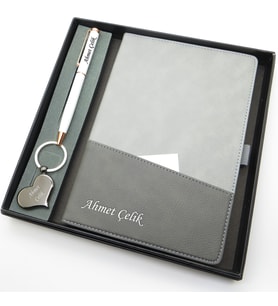 Signator® Codex  N180 Kişiye Özel Defterli Set - İsme Özel Beyaz Kalem + İsme Özel Gri Defter + İsme Özel Anahtarlık  İsme Özel Kutusunda Hediyelik Set (Karışık)