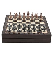GiftHome Orta Boy Metal Roma Satranç Takımı Antik ve Ceviz Desenli Sandıklı MDF Tahtası (36x36x6 cm.)