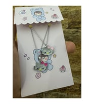 İkili Taşlı Hello Kitty Çift Arkadaşlık Kolyesi – Unisex Metal Zincirli Sevimli Tasarım