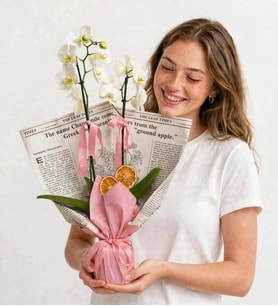 Çift Dal Beyaz Orkide Pembe Buket Kağıtlı