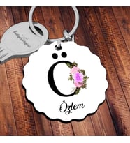 Kişiye Özel Ö Harfi Temalı Çiçekli Tasarım HDF Dalgalı Anahtarlık (Beyaz)