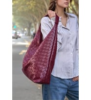Kadın Şık Örgü Desenli Suni Deri Geniş Omuz Çantası Günlük Kullanım Özenle Seçilmiş Modern Stil (Bordo)
