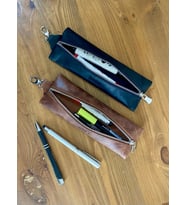 ALESTA LEATHER İsme Özel El Yapımı Hakiki Deri Kalemlik (Siyah)