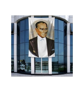 Sivil Takım Elbiseli Mustafa Kemal Atatürk Poster Bayrak Raşel Kumal 4x6 metre ATA23