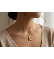 STİL İNCİSİ/XUPING JEWELRY N DÜZ HARF TAŞSIZ KOLYE (Altın Rengi)
