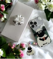 Minik Kuzu Tasarımlı Kişiye Özel Charmlı Şeffaf Telefon Kılıfı (Tüm Telefon Modelleri Mevcuttur.) - Hediye Kutulu