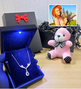 Kişiye Özel Fotoğraflı ve Işıklı Kutuda 925 Ayar Gümüş Kolye Peluş Anahtarlık Hediyeli (Model 1)