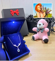 Kişiye Özel Fotoğraflı ve Işıklı Kutuda 925 Ayar Gümüş Kolye Peluş Anahtarlık Hediyeli (Model 1)